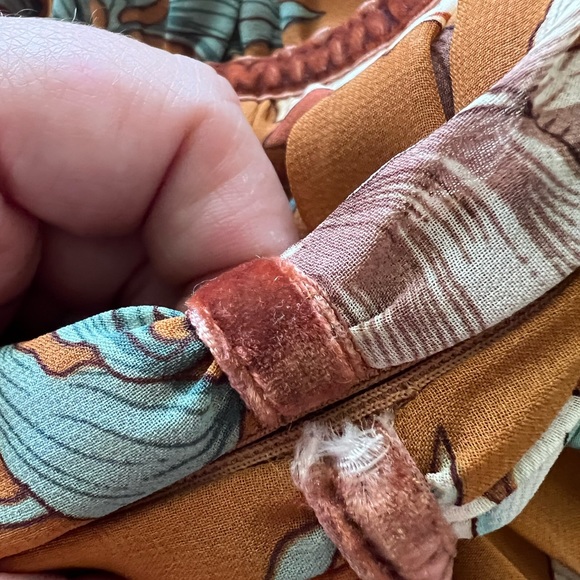 Entro Tan V-Neck Pleated Floral Dress Size Large - Picture 12 of 13